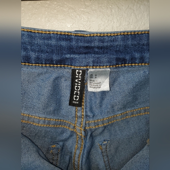 H&M Divided Jeggings/Jeans Medium Wash Color - Picture 6 of 9